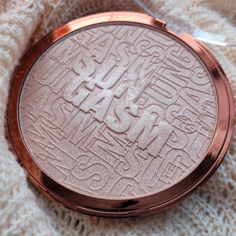 Catrice Sungasm face and body highlighter